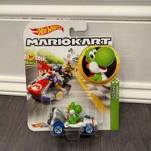 NWT Hot Wheels Mario Kart Yoshi Die-Cast Vehicle for Tracks Boys Girls Toddlers